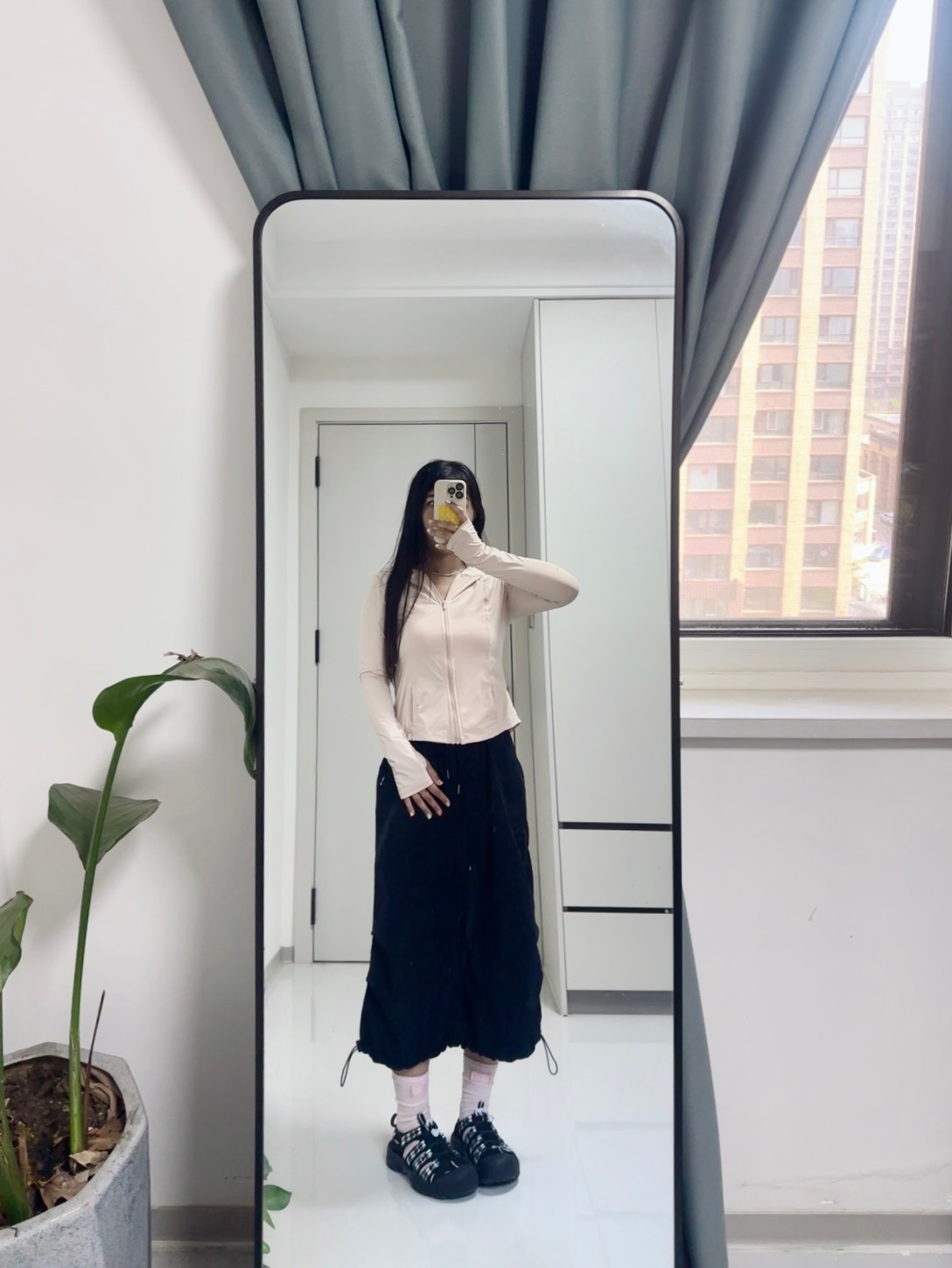 满妈的ootd 原来穿上像紧箍咒一样箍在身上的防晒衣 现在也不勒了