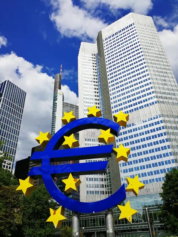 4月1号.标普全球评级欧洲信贷研究主管Paul Watters称，欧洲央行和英国