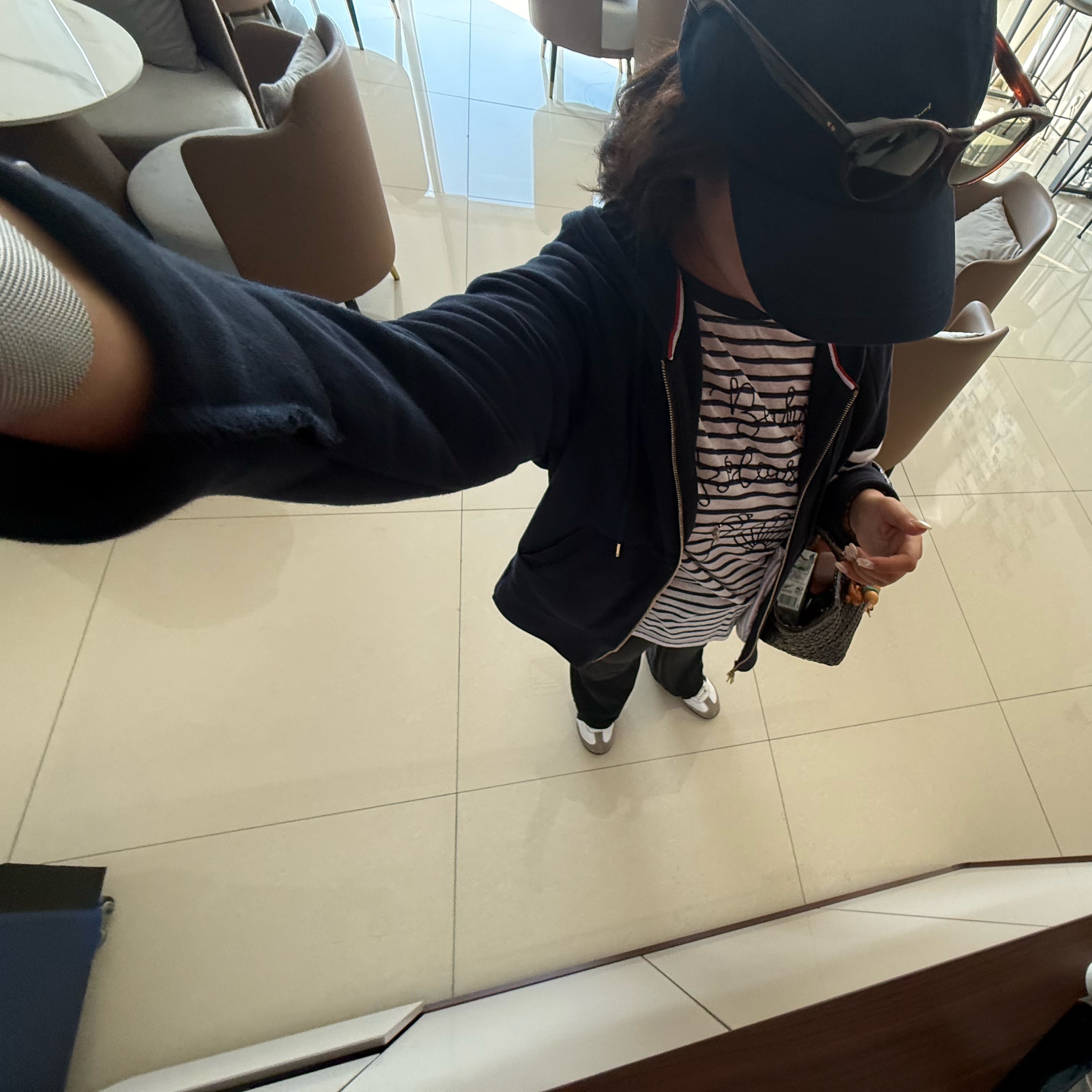 看似是周四其实已经是我的周五了[嘻嘻][嘻嘻][嘻嘻]明天请假啦😜 ​​​