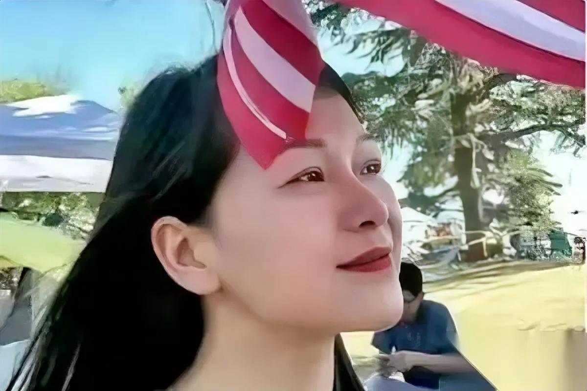 年入百万美女作家

跑美国当外卖员？

她的经历打醒太多人。

写霸总文爆火的网