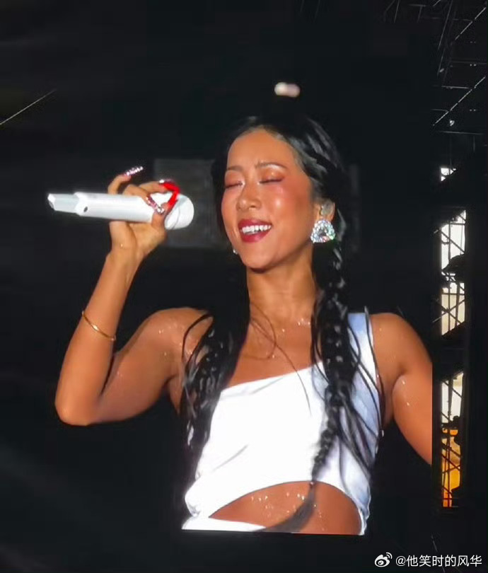 吉克隽逸好辣的高音吉克隽逸飙最亮的高音 往那一站气血超足！高音飙得通透有力量，鸡