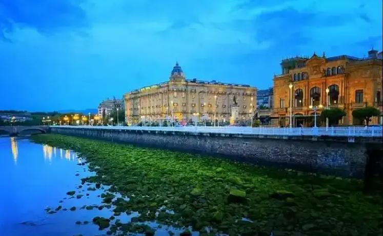 球迷打人后续来了！尼斯更衣室直接降到冰点，主力门将迪乌夫被非洲杯拉走，冬窗还没开