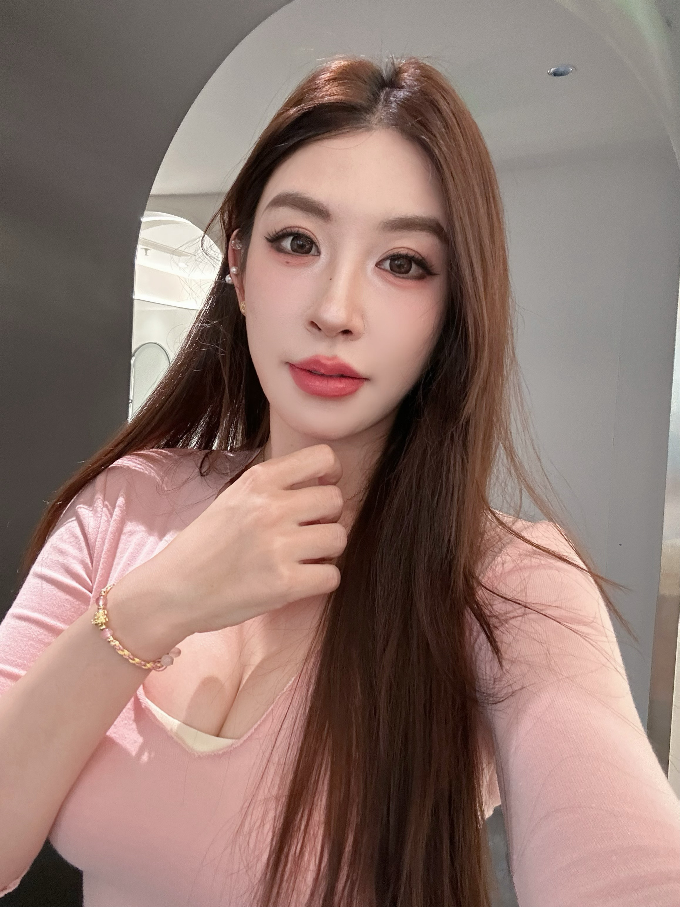 发点自拍叭🤳  最近很喜欢buy ​​​