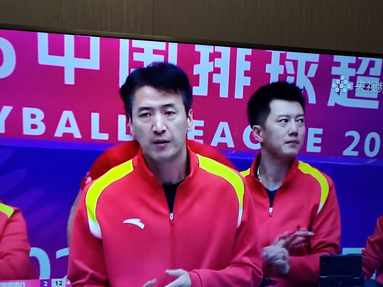 女排排超联赛半决赛，天津女排对阵江苏女排，天津女排25：18，25：19，拿下前