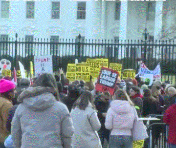 特朗普突袭委内瑞拉闯下大祸，105个美国城市爆发抗议示威，国会响起“罢免”呼声