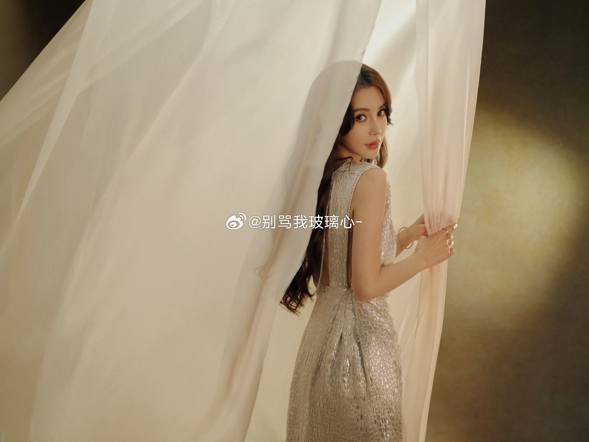 angelababy angelababy君绮罗“我野蛮生长，没能成为自己的月亮