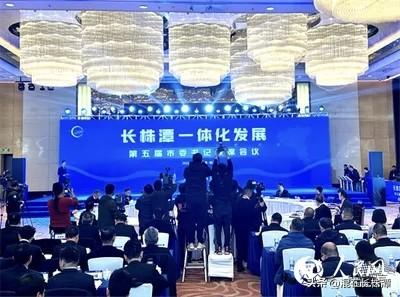 长株潭一体化首倡者张萍老先生在著作中写下：“国家铁道部门曾有一个极佳方案，让两条