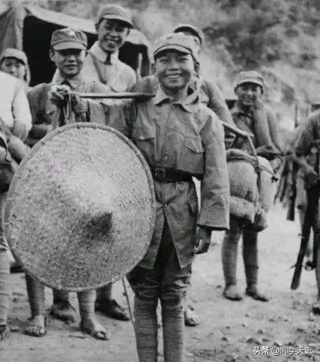 为什么川军能对外打仗?

川军出川抗日那会儿，有个外号叫“叫花子部队”。

川军