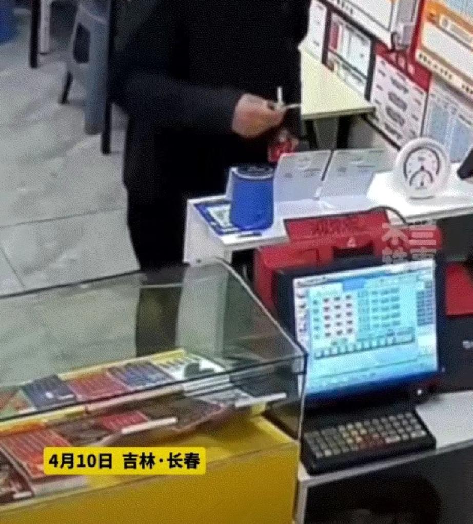 泪目了！吉林长春，一退役男子特意前来探望20未见的老战友班长，殊不知这场一别20