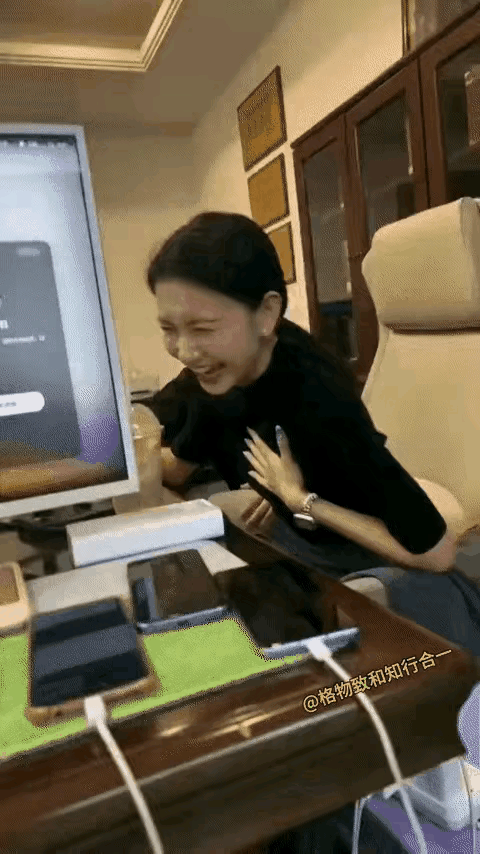 和这样的女同事一块上班，感觉每天都是快乐开心。