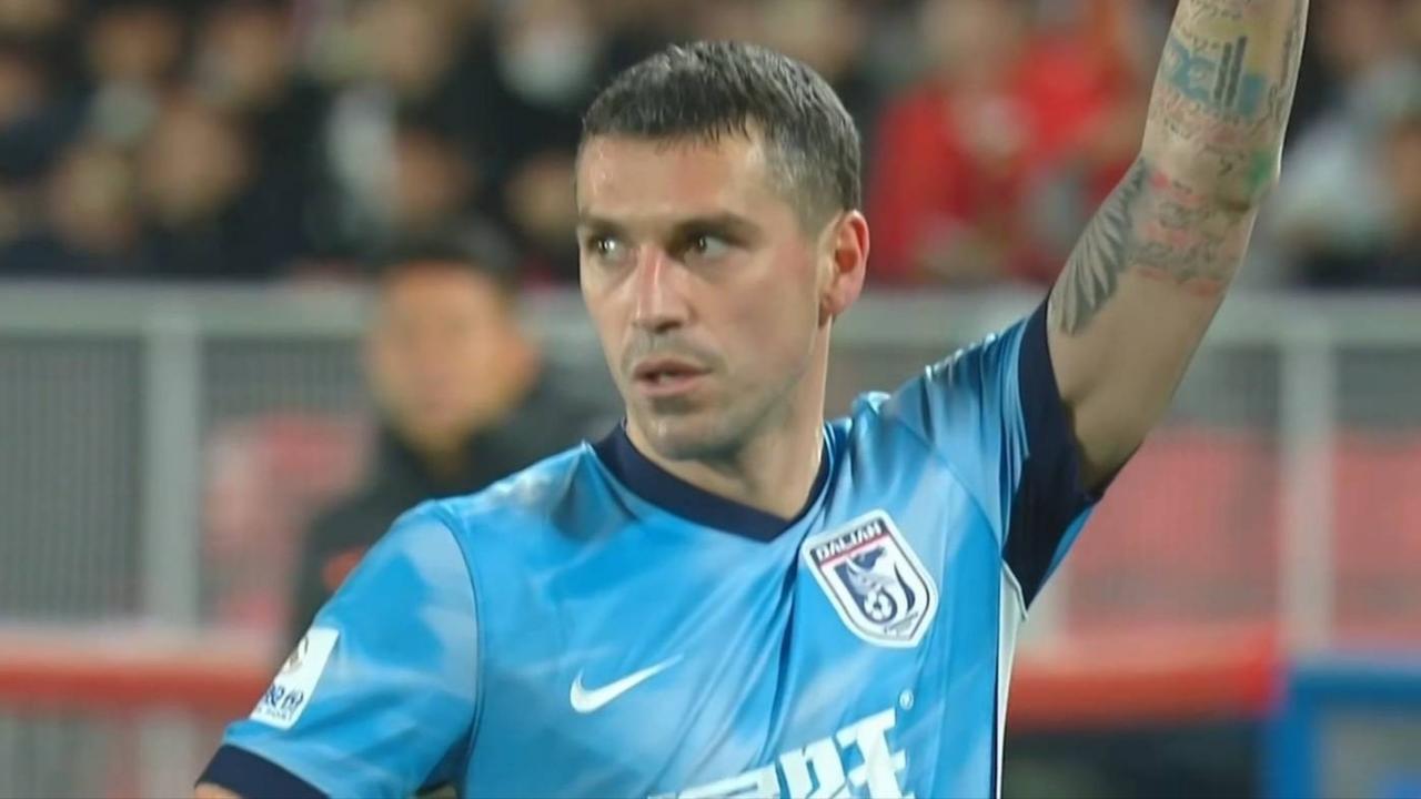 中超一场1-0，四万人见证，第85分钟绝杀升班马！
大连英博1-0铁人，豪取五连