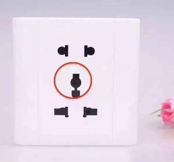 一男子和女友入住酒店，“激情”40分钟被4万多人观看:一个小把戏不小心变成了直播