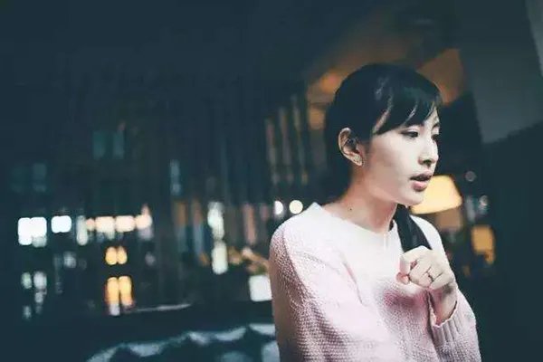 一个如此精致的小孩是不会说出去的，因为太脏了，自尊心往往是一根伤人伤己的针。但是