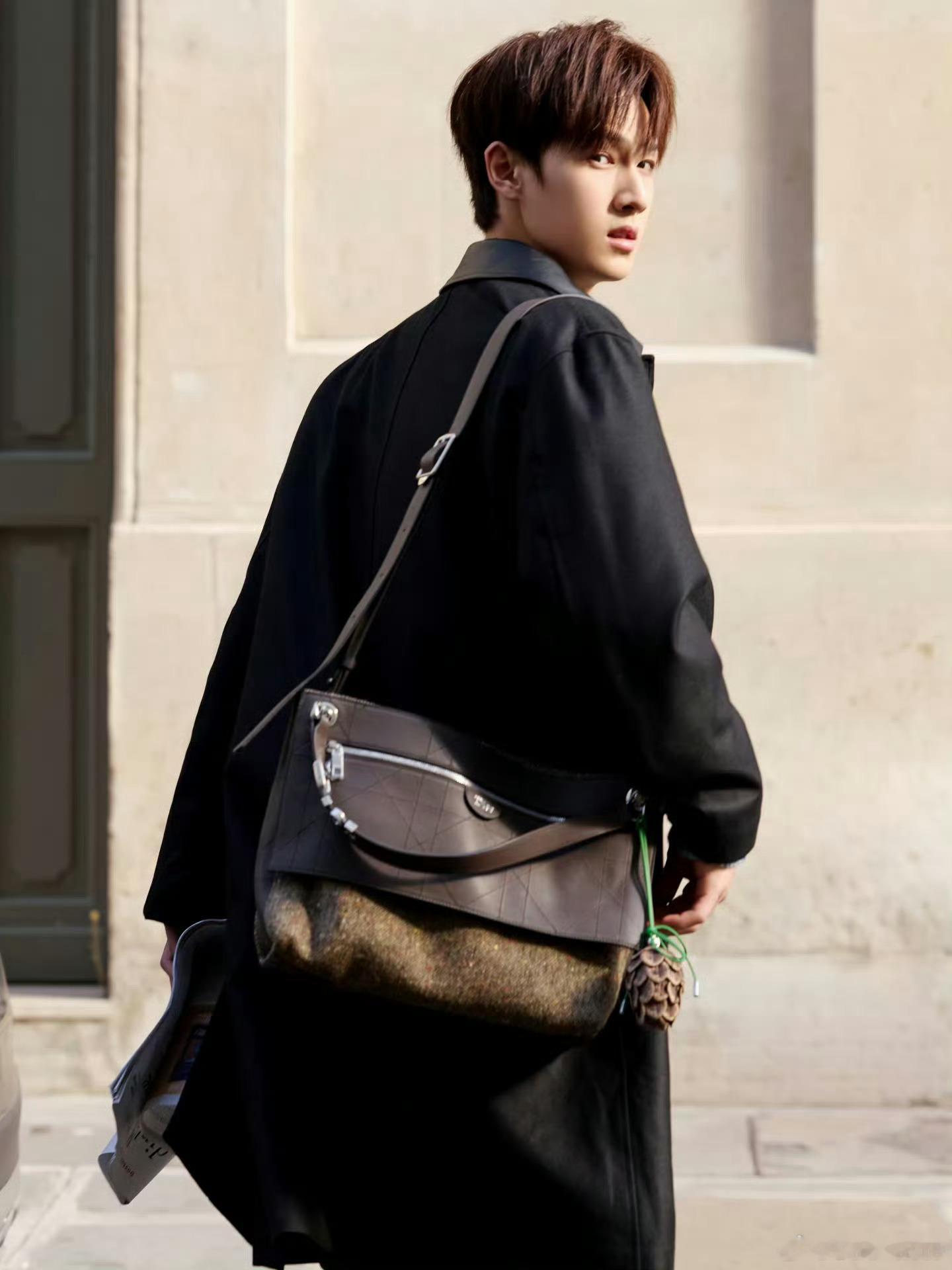 李昀锐 × Dior 巴黎街拍大片 📸 巴黎时装周 ​​​