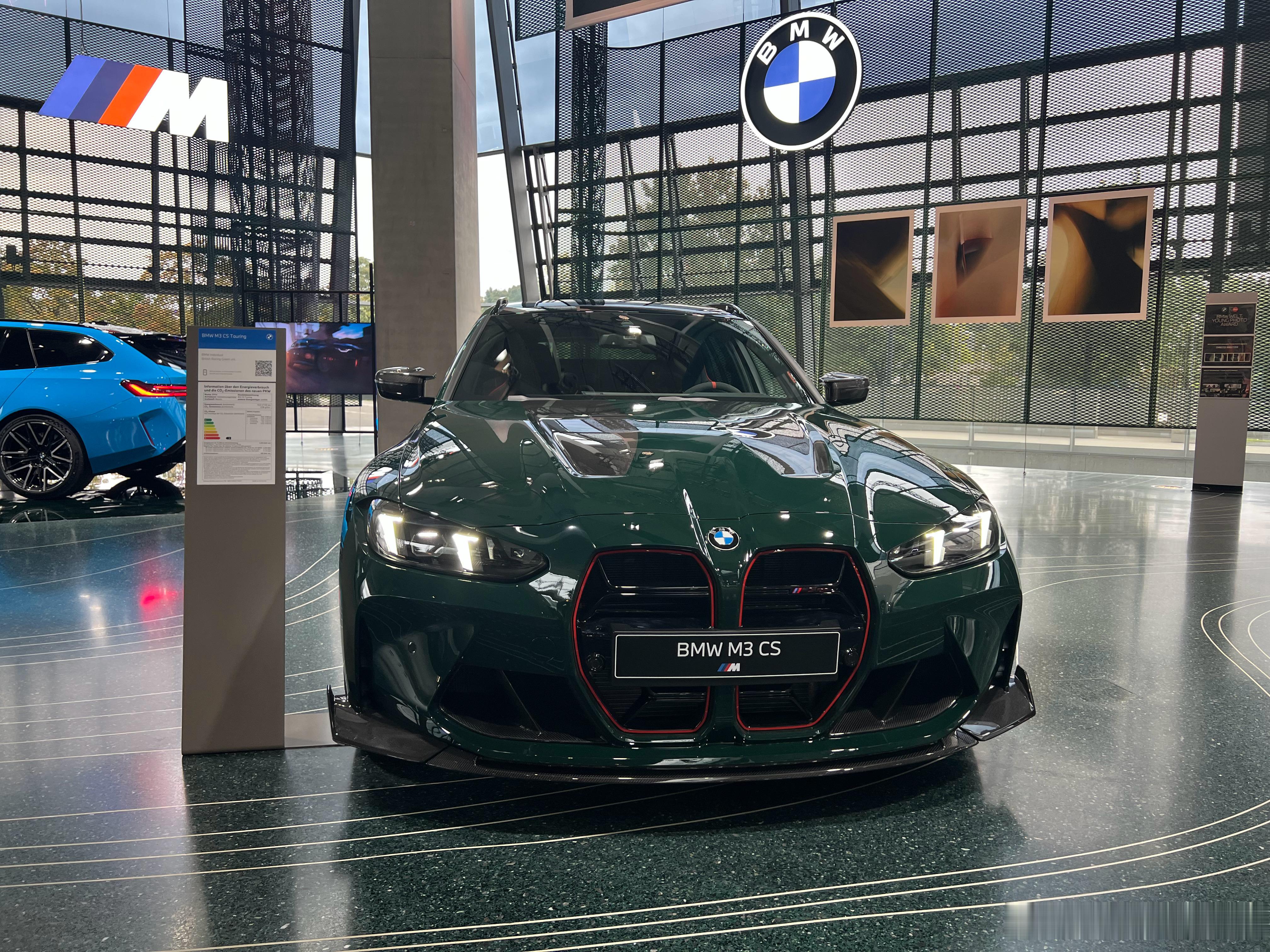 Bimmer狂喜日[泪]宝马博物馆旁边的宝马展厅，你想得到的，想不到的车，都能看