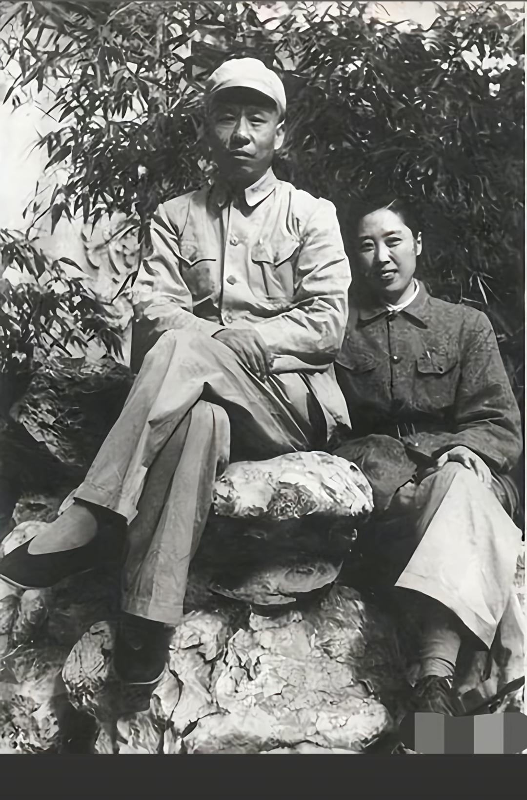 刘少奇同志，1898年11月24日生于湖南宁乡，伟大的马克思主义者，伟大的无产阶