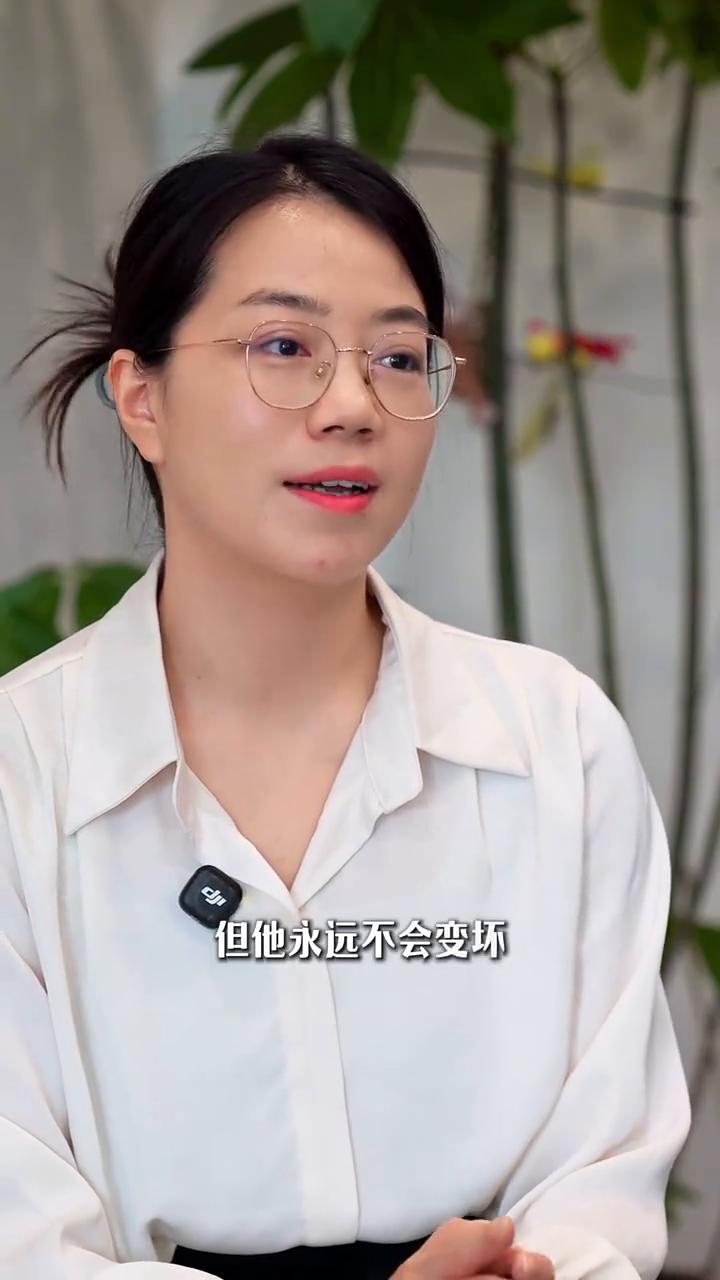 付出。
善良的人到最后都会变得无情，但他永远不会变坏，他只是停止付出罢了。