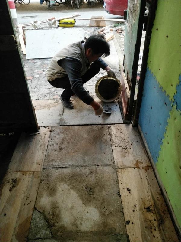 教师工资与一般工人工资对比：
我们县现在做小工大概280块钱一天，一个月做20天
