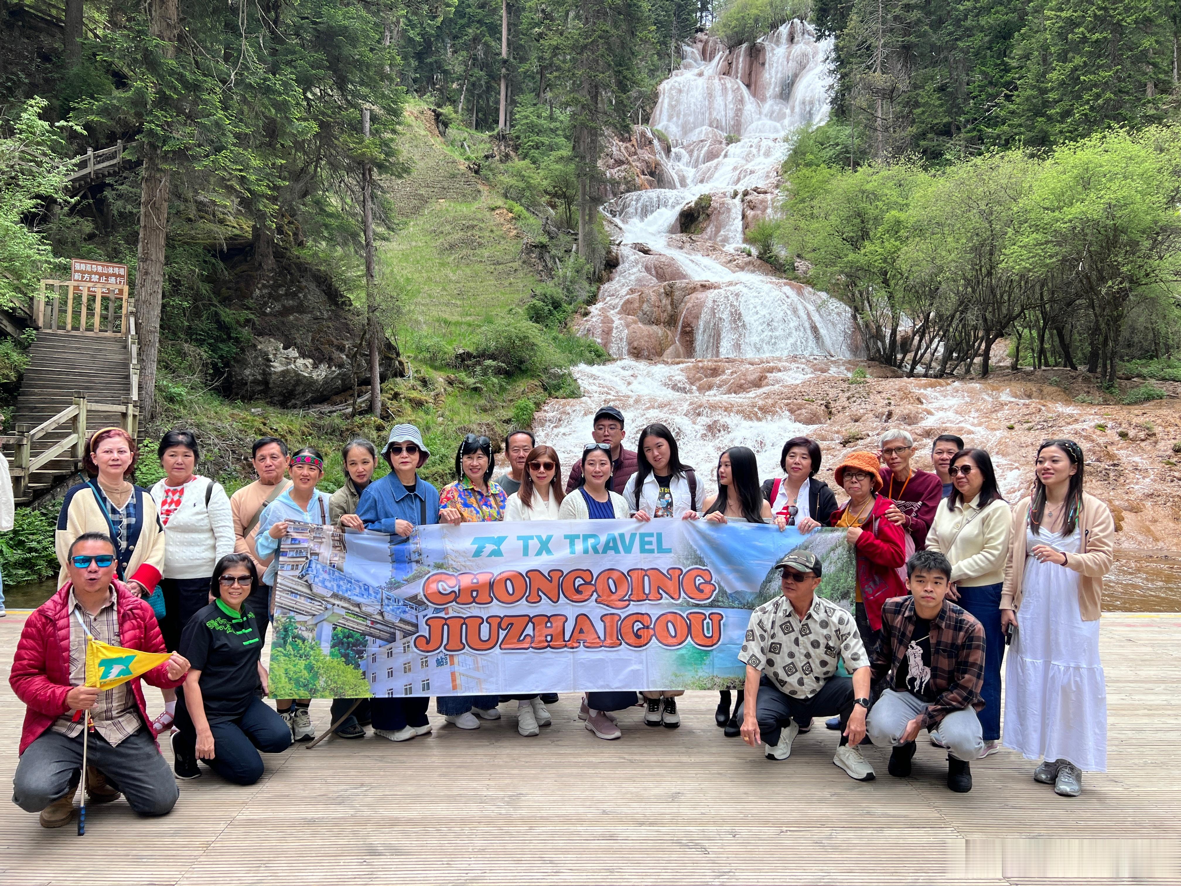 【从巴厘岛到黄龙沟谷，跨境旅行新选择】 黄龙景区迎来印尼游客过去只知九寨沟？如今