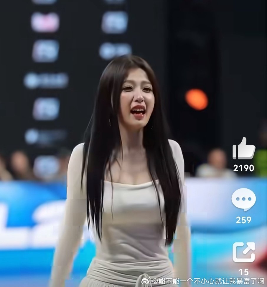 妆和人一样“做作”还挺喜欢“黑长直”，很想装氛围感美女但是脸太虐了 