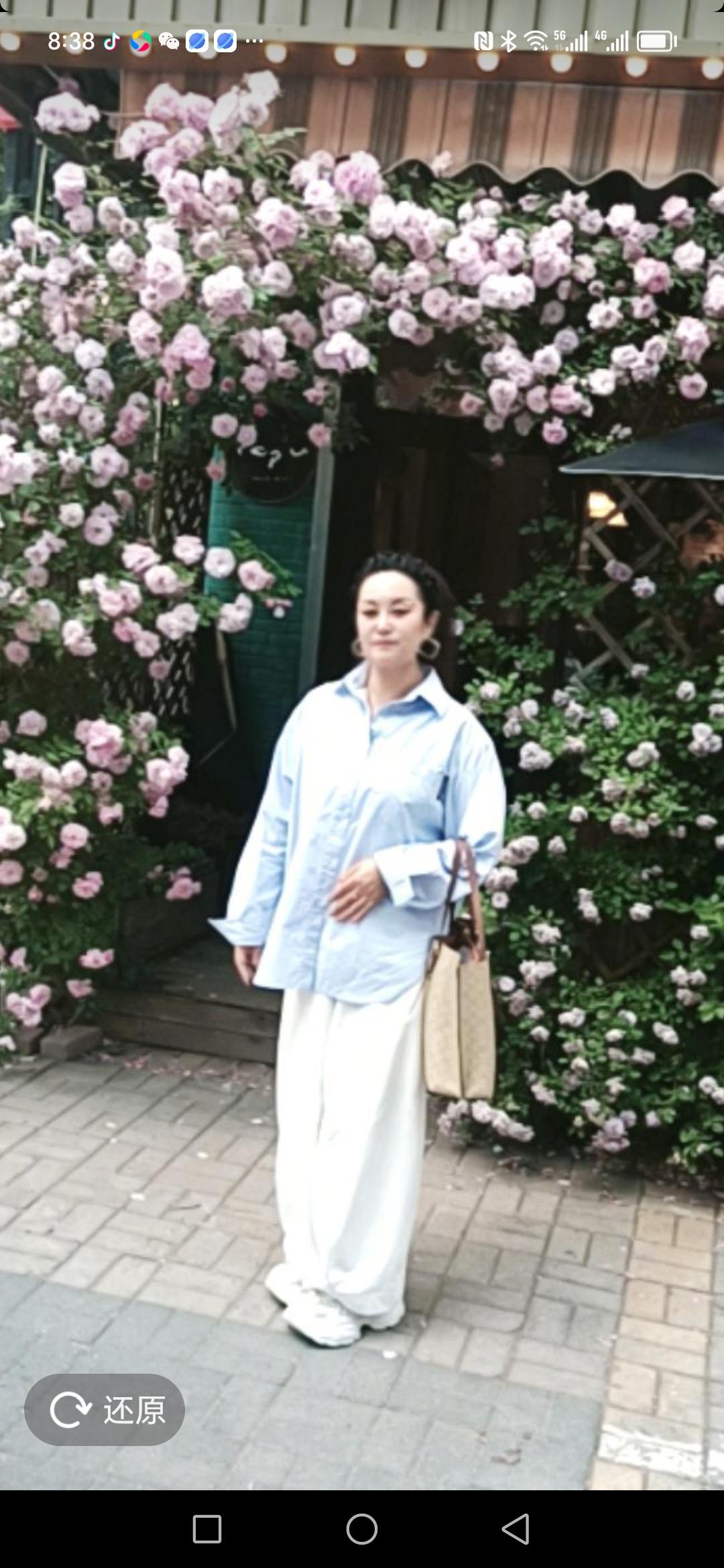 很多人总把“好相处”当成社交的最高准则，习惯把拒绝咽下去，把真实想法藏起来，连触