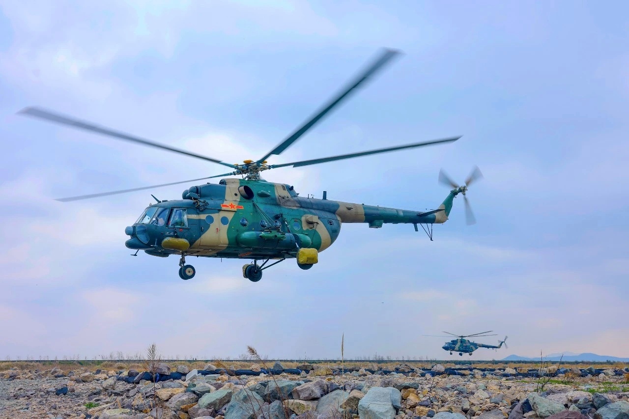 72集团军某陆航旅，记得这个吊舱以前曝光过，但忘了是什么用途，印象中直10也有挂