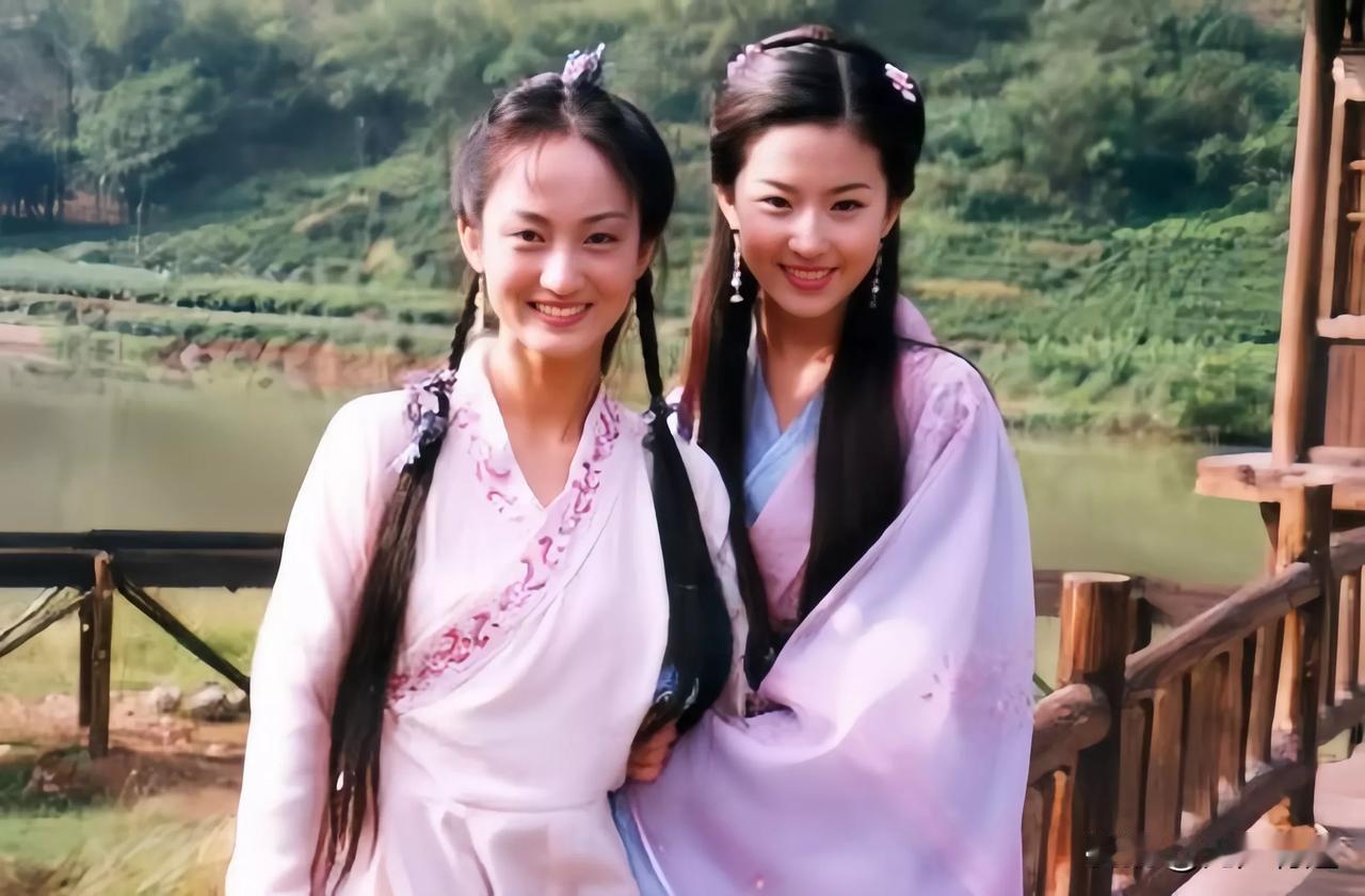刘亦菲身边这个姑娘是郭珍霓吗？
记得她在刘亦菲那版《天龙八部》是炮灰角色，只出现