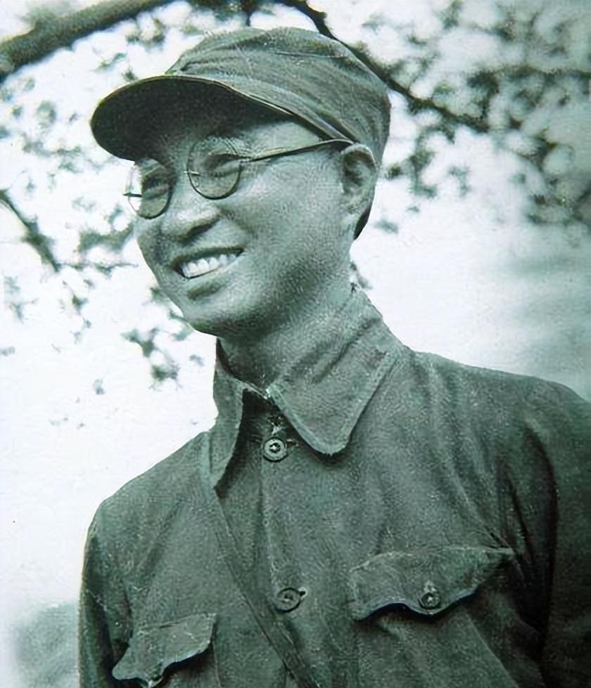 1956年陈赓携烈士遗孤拜访周恩来夫妇，开玩笑调侃：你们看他像谁？现场气氛温馨