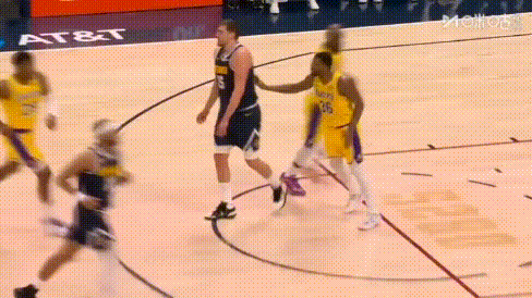 泰山压顶？斯玛特斗法约老师完胜！
图1：跟前2天的一模一样，直接压身下哈哈；图2