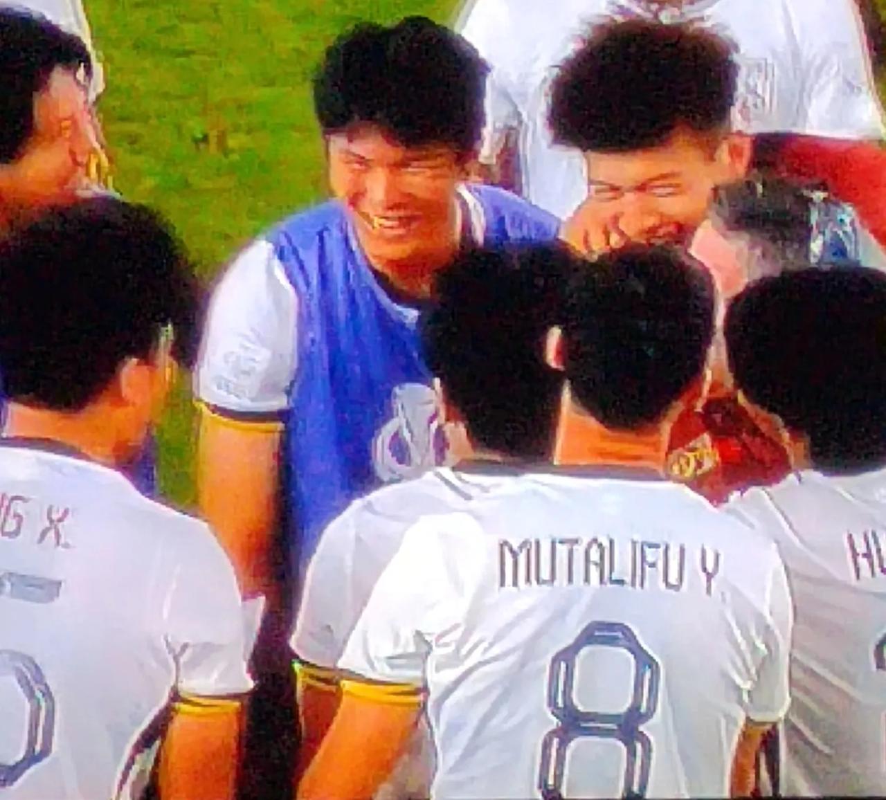U23足球亚洲杯半决赛终场哨声响起，比分定格3-0，中国队大胜越南队，昂首挺进决