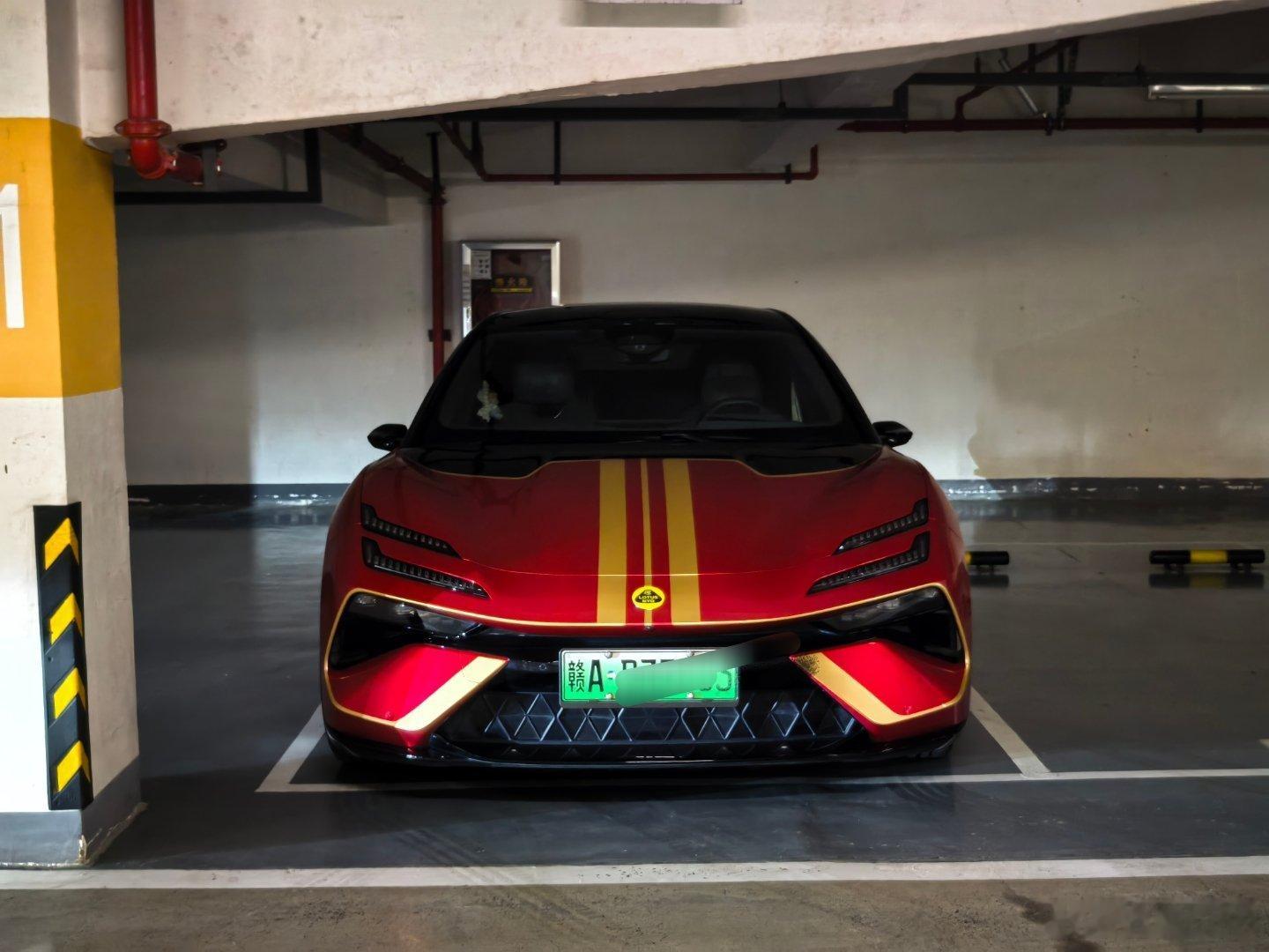 小区有人买了一台路特斯，别说这外观设计还真是帅！不过，并没有激光雷达，看样子智驾