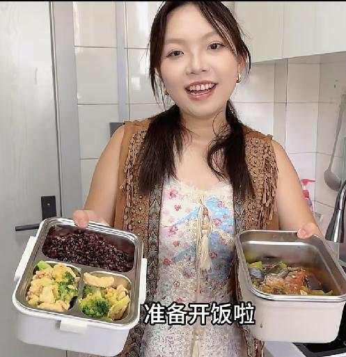 谢炜琳租房网友猜到其原因
谢浩男二妹高中学校曝光

自从昨天谢炜琳在江苏南京的出