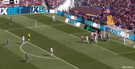 西甲】巴萨1比0巴列卡诺足球 ▼关键进球：第24分钟，坎塞洛角球助攻，阿劳霍头球