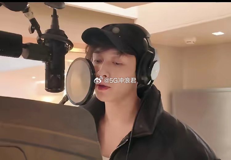 粉丝可以放心了张艺兴工作室出来辟谣了，关于“劣迹艺人”“被封杀”都是谣言，是诽谤