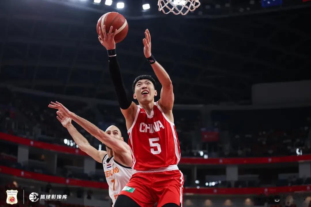 廖三宁化身超巨星，表现炸裂！
本场出场23分21秒，11投7中，罚球7中7，砍下