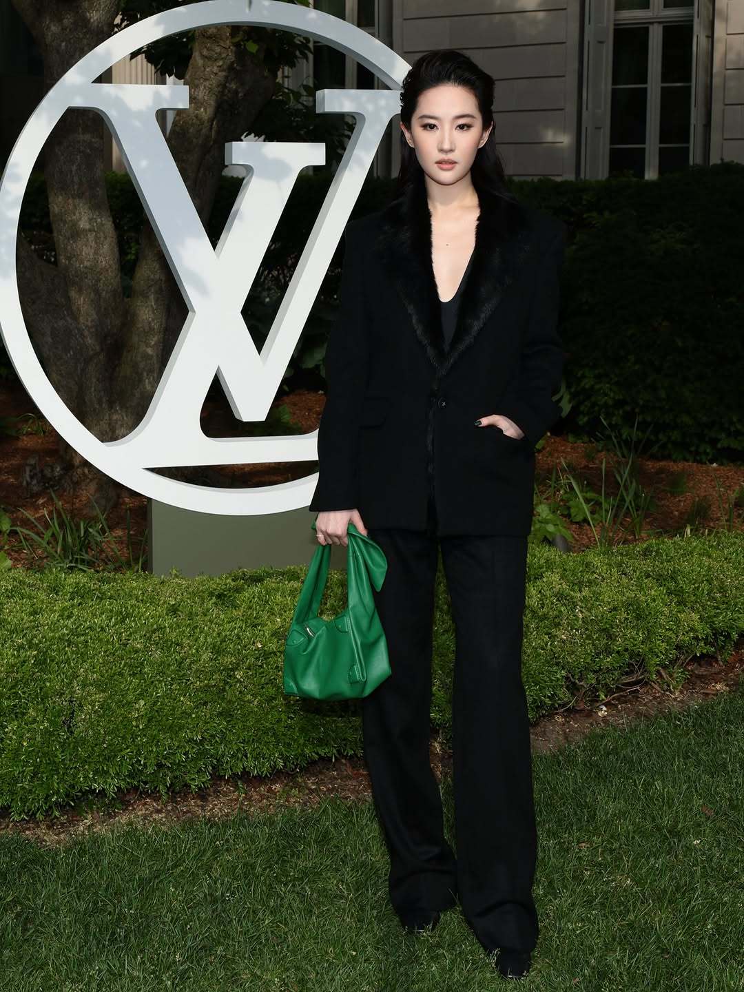 刘亦菲｜Louis Vuitton 2027早春时装秀官方Photocall～?