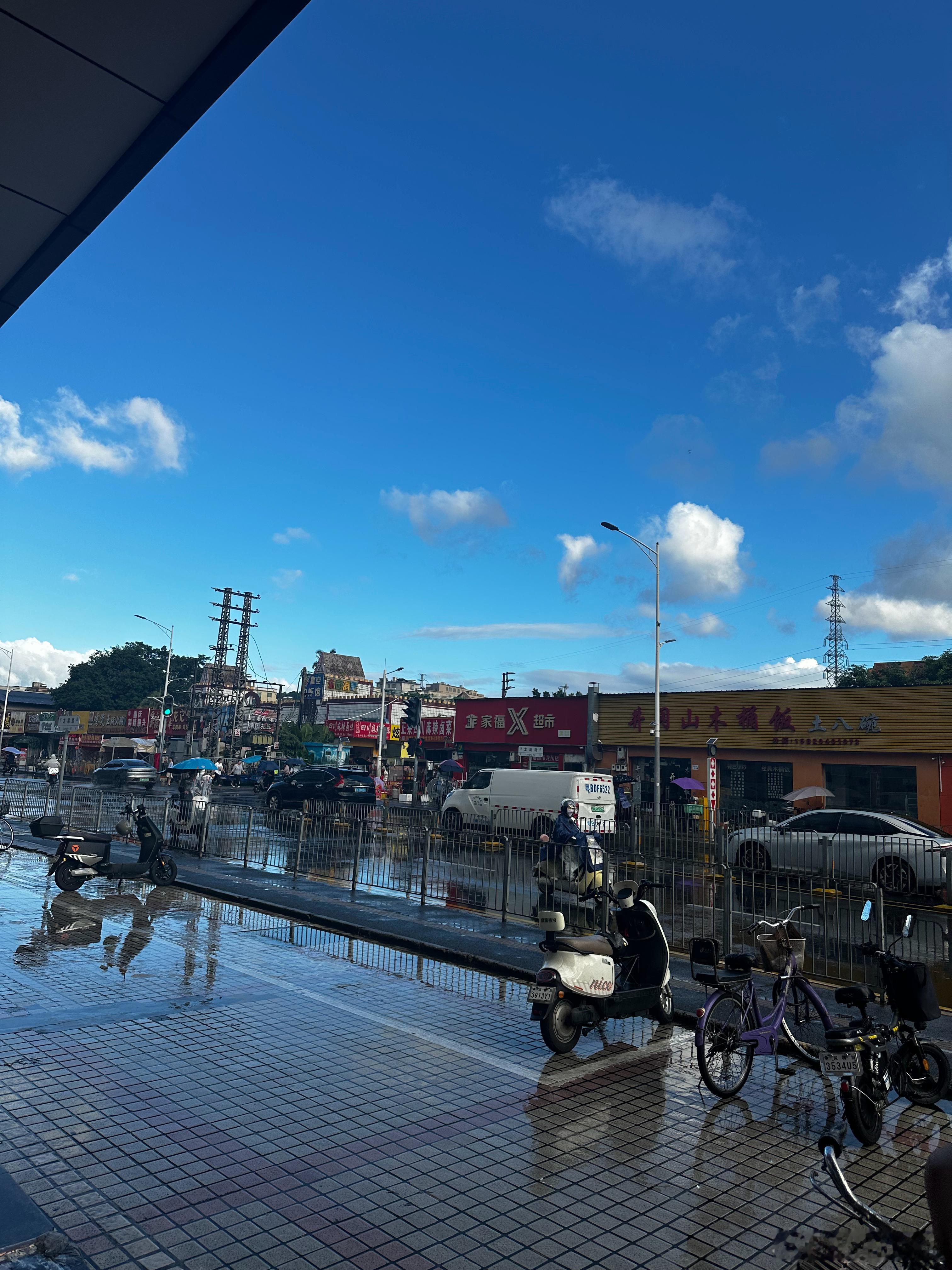 这么晴朗的天空下雨，你感受过吗？ 深圳·深圳后海龙东工业园