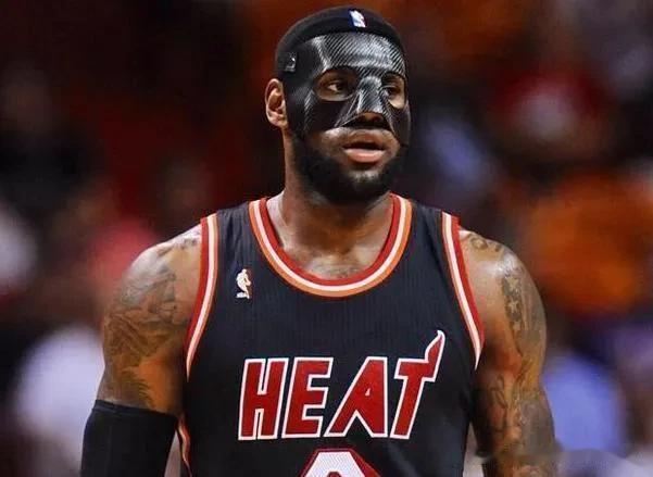 NBA肖华禁止湖人穿黑球衣打季中赛？无语

湖人希望在半决赛继续穿这件黑色球衣打