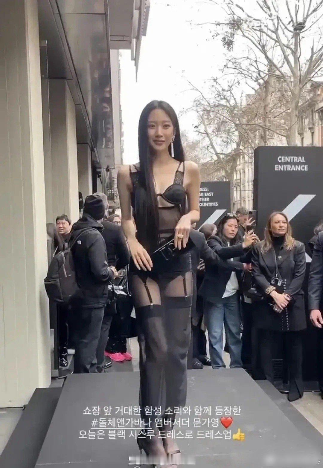 谁给文佳煐选的这么暴露的礼服？和之前好几次出圈的造型比较，这次她明显没那么落落大