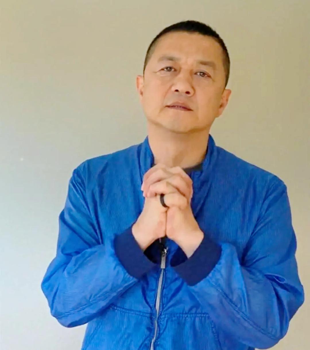 看破防！病危女孩捐出99999救命钱，李亚鹏反手回赠两份同款心意
 
谁看了不落