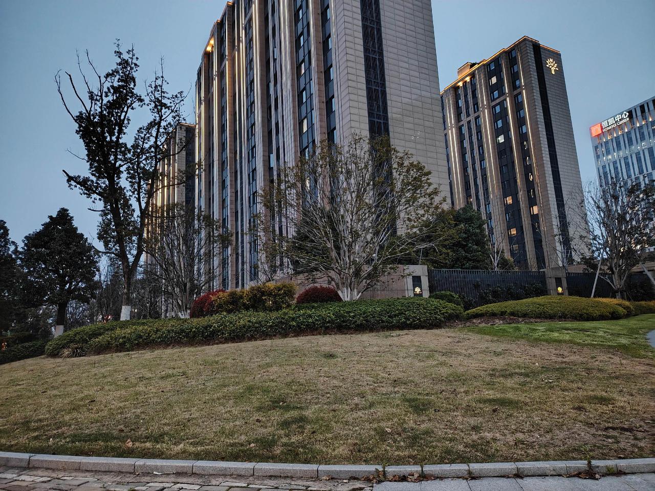 普通人为什么要努力工作赚钱？因为好好工作，努力赚钱，就有机会改善你的居住环境。这