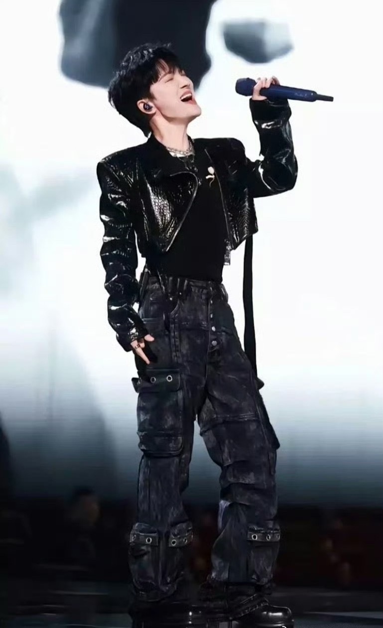 张艺谋周深二搭周深献唱惊蛰无声OST《选择》，你是说我在电影院也能听到周深的歌了