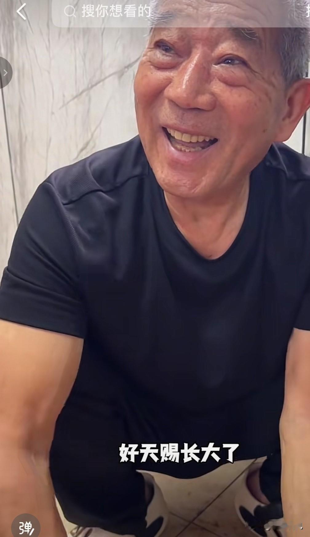 老黄带货结束后回到广西，接着赶忙去医院看望老伴。老伴恢复得还不错，老黄看上去心情