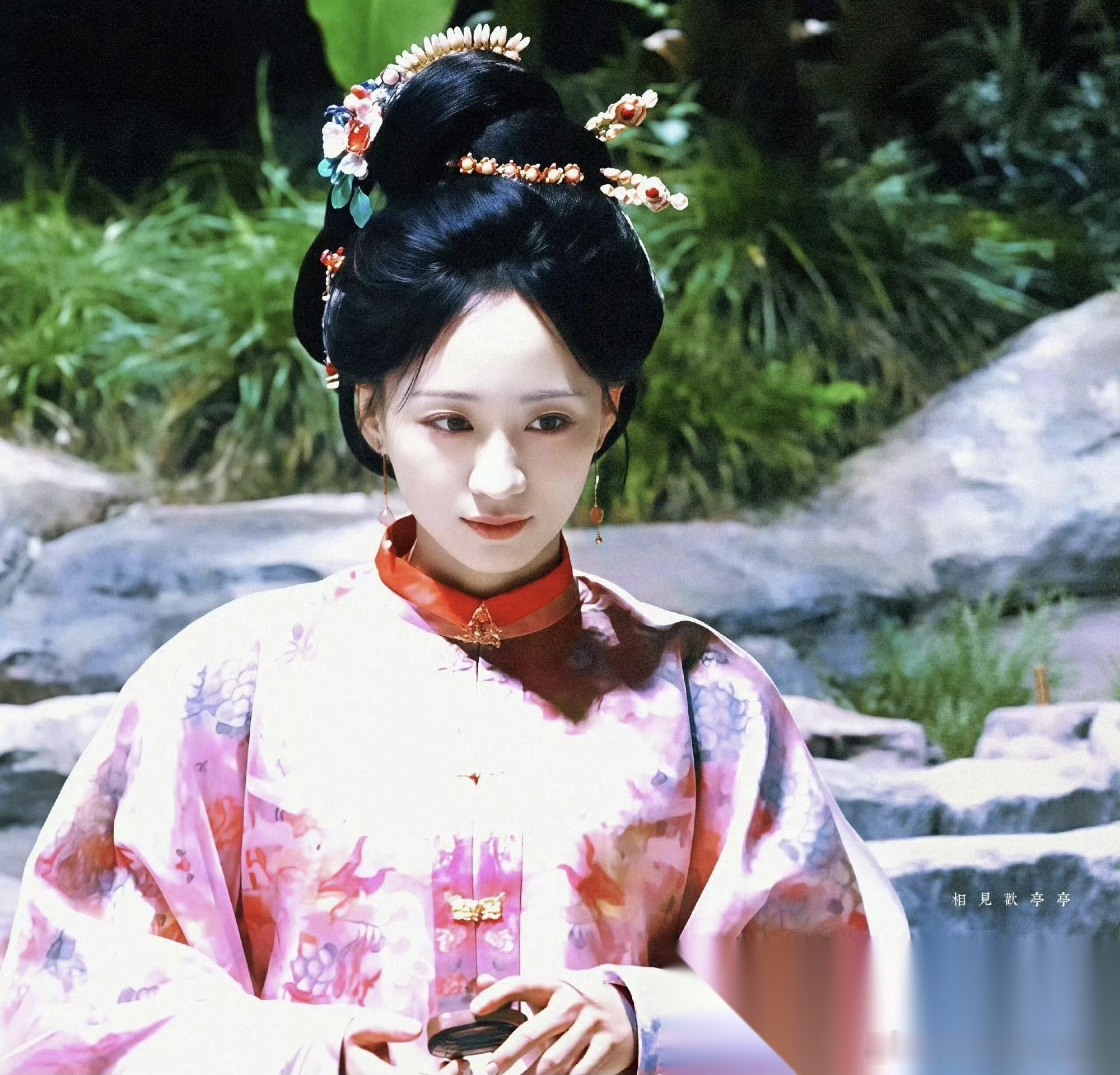 何宣林取代黄婷婷出演《万花世界》 官宣了还被换角 是谁的错？难道是因为何宣林的 