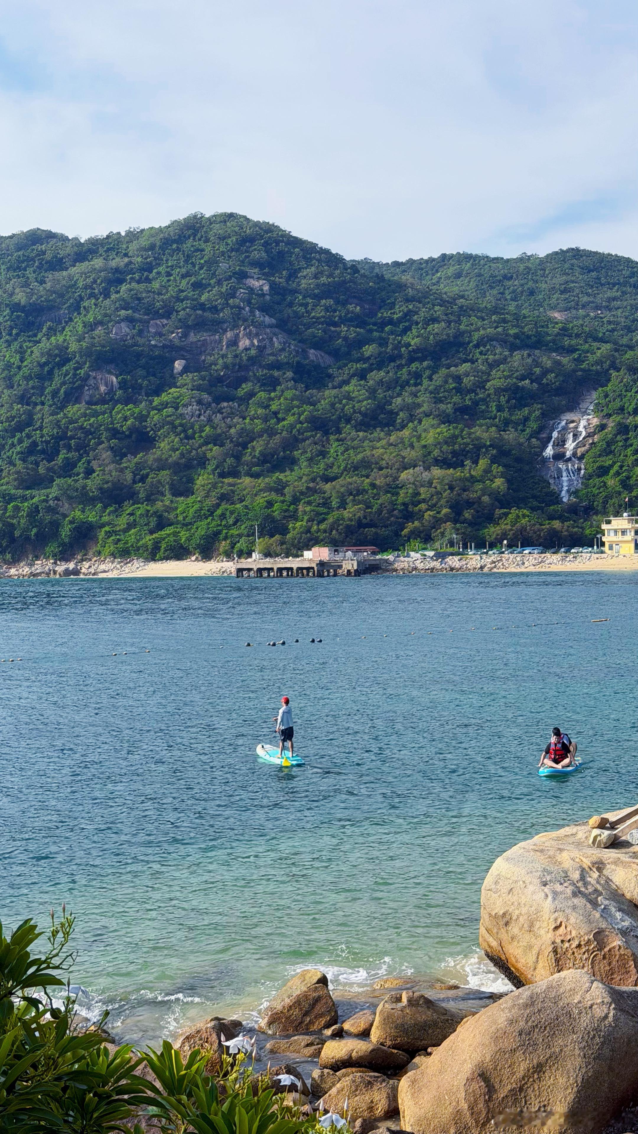 ｜深圳生活｜今日份的大海。除了有点晒，海风吹起来其实不热。 海边好多好多清凉辣妹