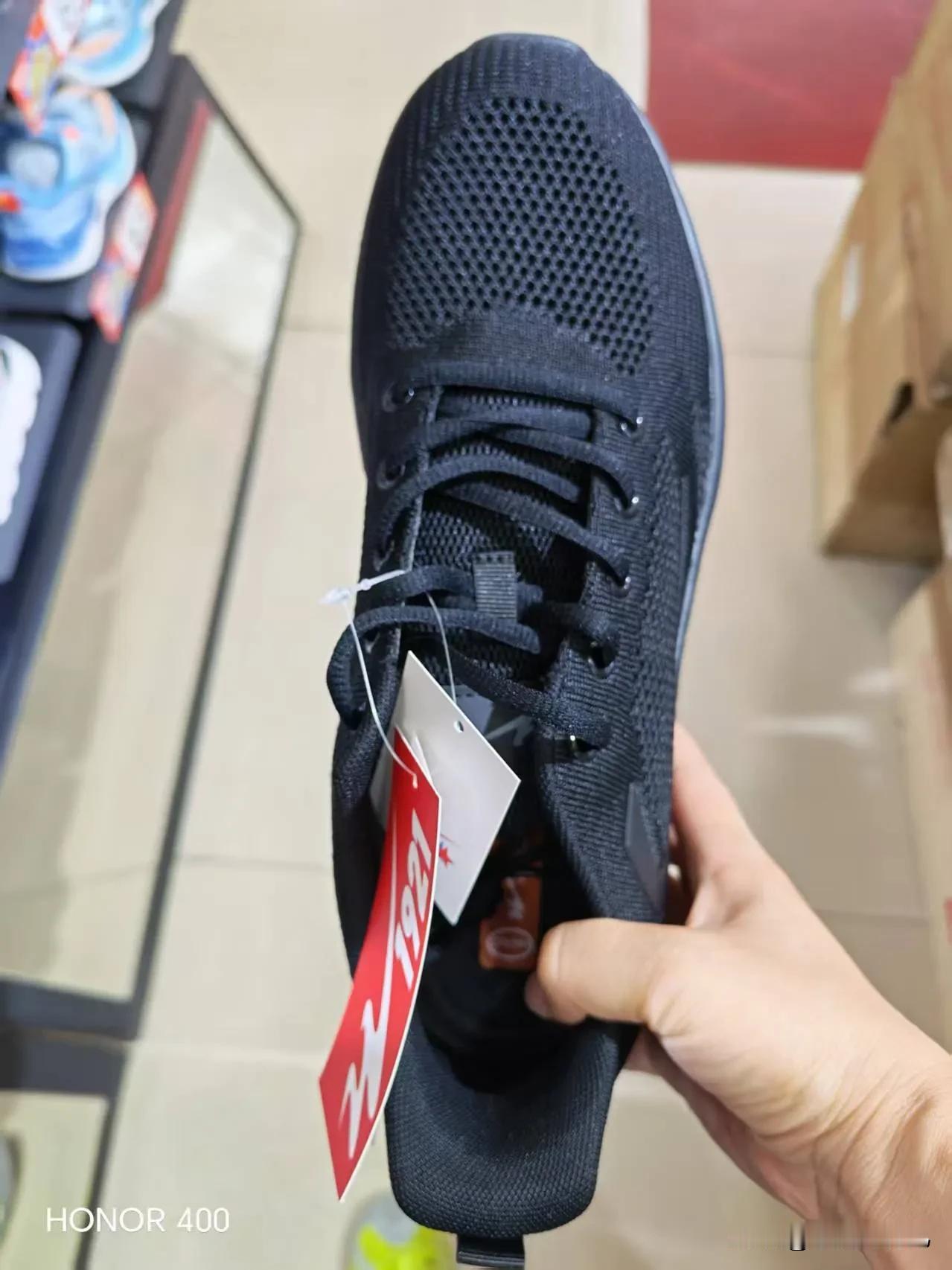 我爸爸是个不扫兴的爸爸，
每次出去吃饭都会说我正好中午没吃饱，今天又能吃好的了，
