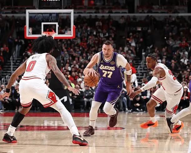 东契奇46+7+11湖人擒公牛2连胜 勒布朗24+5八村塁23分NBA常规赛继续