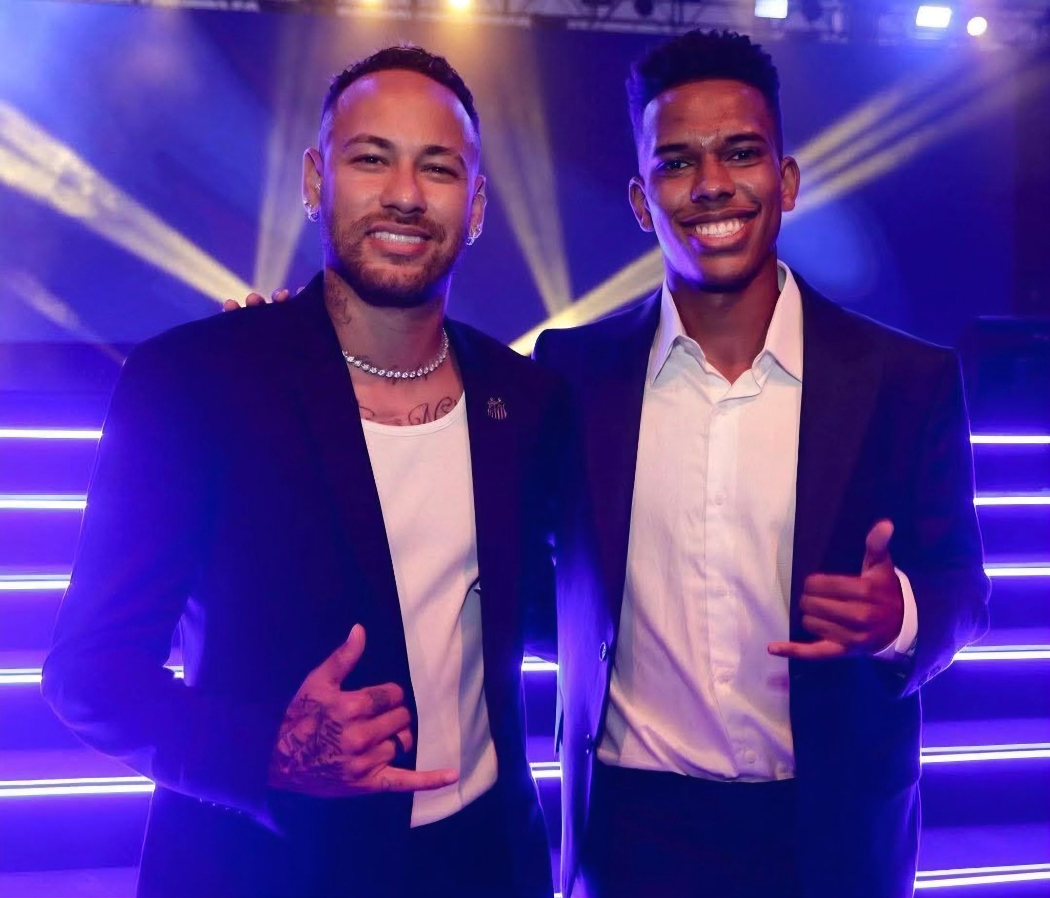 谈观看内马尔的录像？埃斯特旺：关注像内马尔这样的大牌球员总是不错的。我知道自己得