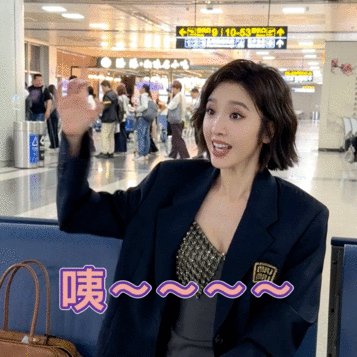 唐艺昕在机场开live了 乘风2026 氛围感女神非唐艺昕莫属，机场live随性