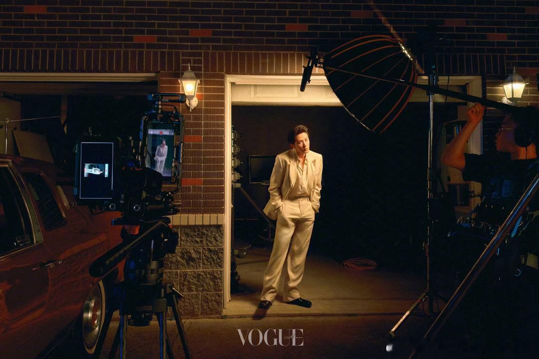 vogueman檀健次十月刊封面jct‍檀健次何不同舟渡 闯入复古旧时光的电影叙